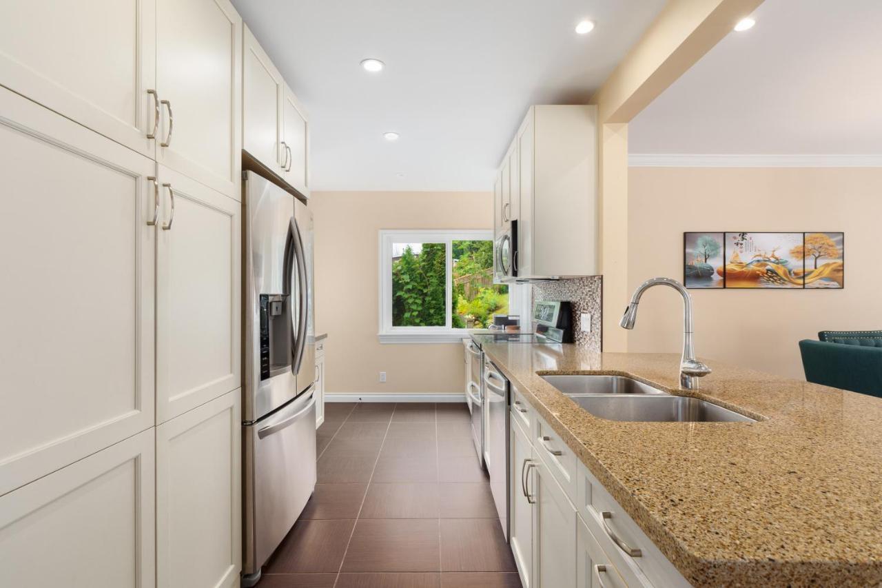 Lovely 3 Bedroom Port Moody Spacious Home 6 People Free Parking מראה חיצוני תמונה